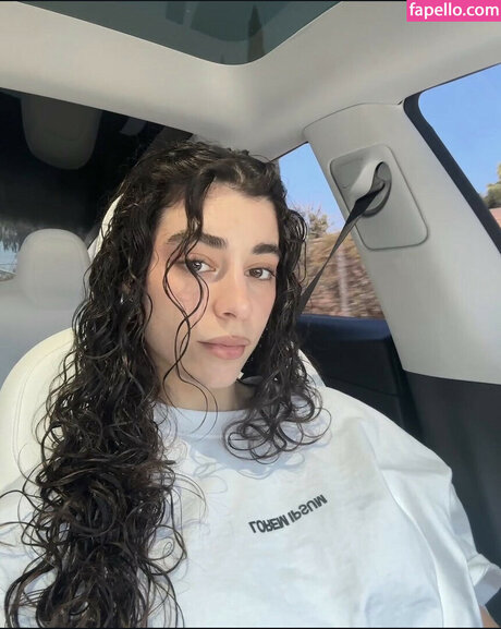 ayaattt art star photo