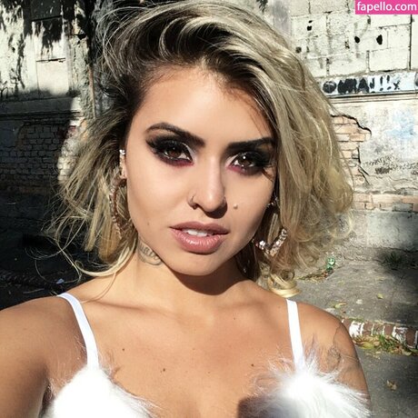 larimattes pornstar picture