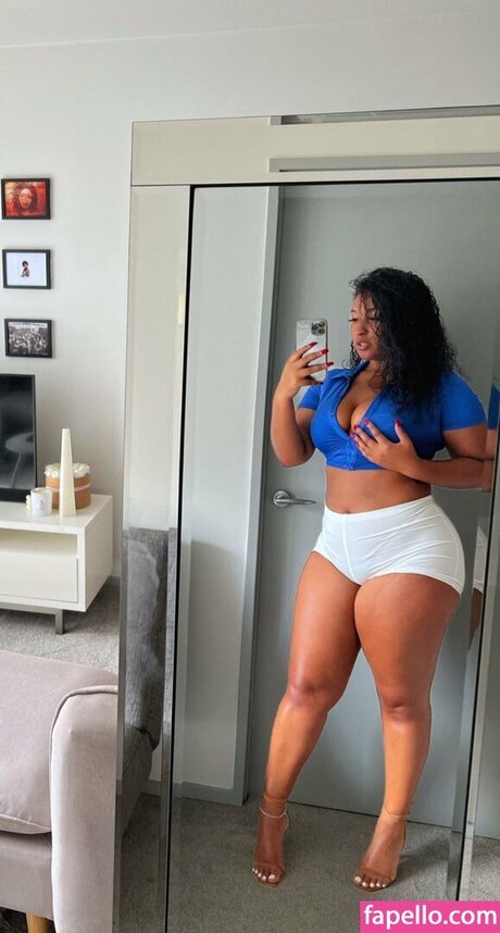 Melanadavids star naked pic