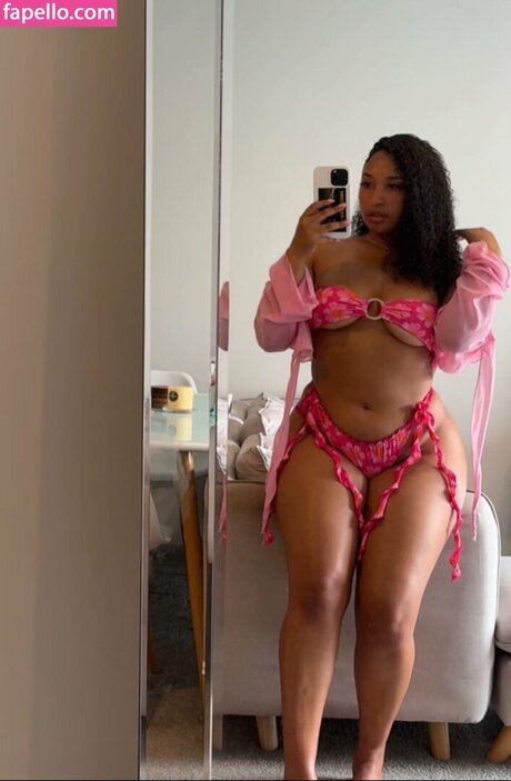 Melanadavids model best photos