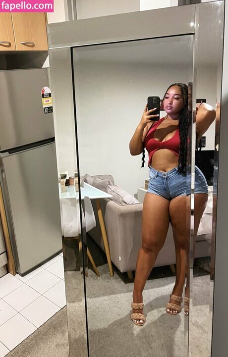 Melanadavids star nude image