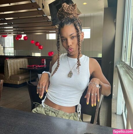 telleyyyy star erotic photo