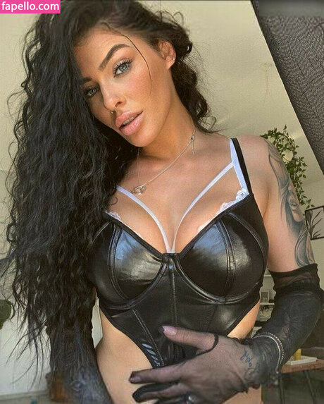 Eleyna Rei pornstar pic
