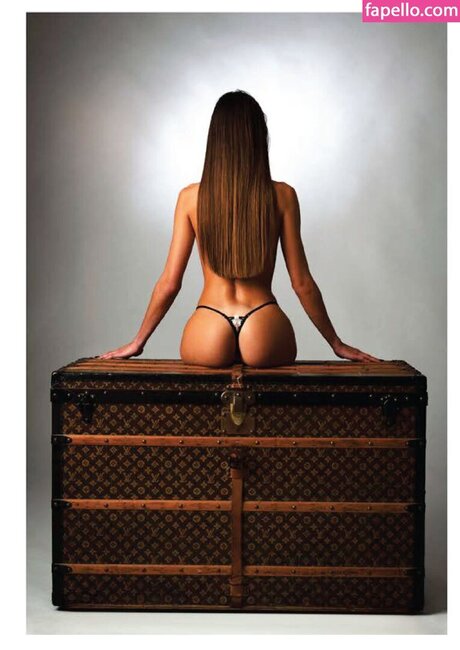 Elisa Dupuy model art pic