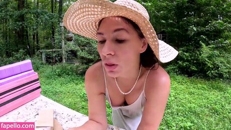 Getting Grounded With Jenna free actress pictures