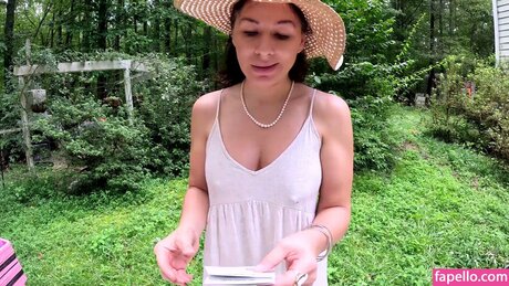 Getting Grounded With Jenna star exclusive pics