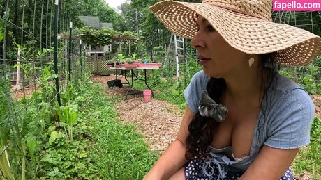 Getting Grounded With Jenna nudes model pic