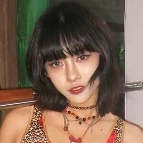 Atiqaaarn model hot img