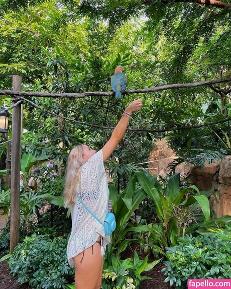 Carmen Elaine model naked picture