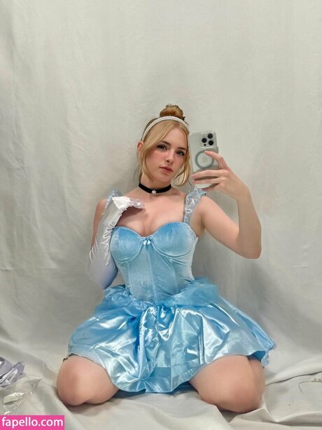 Ursiiday porn model image