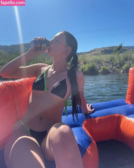 oliviarcox naked pornstar image