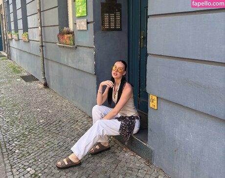 oliviarcox naked pornstar pics