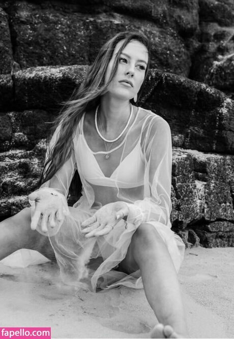 oliviarcox adult model galleries