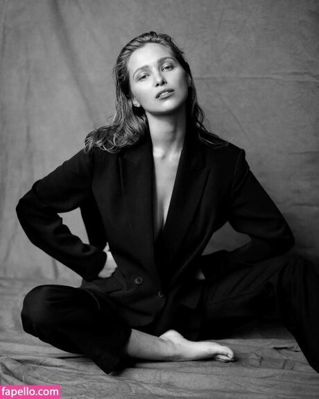 Laura Oganessian nude actress pictures