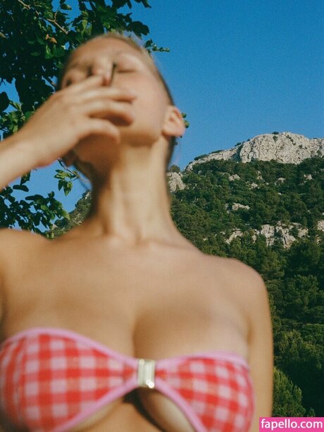 Laura Oganessian model sex photos