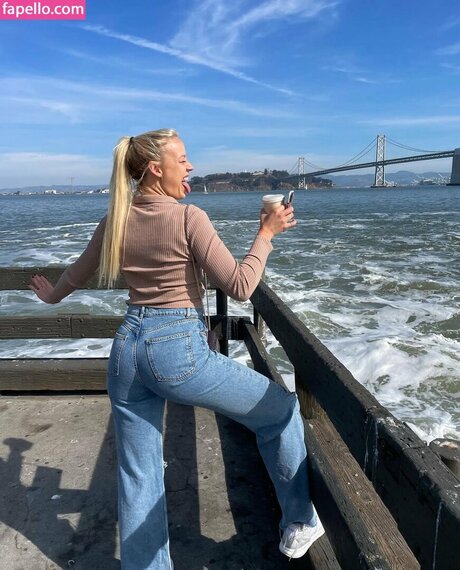 Sophie Cunningham perfect model photo