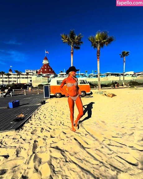 Sophie Cunningham sexy star pic