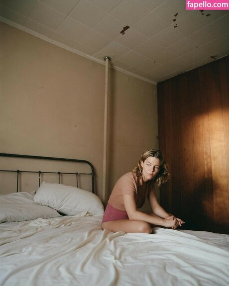 Maggie Rogers model pretty galleries