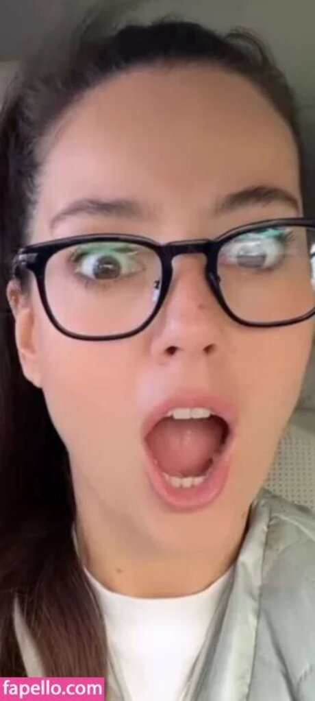 Pelin Akil nice pornstar gallery