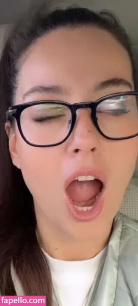 Pelin Akil pretty model archive