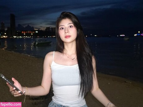 Onic Lydia hot pornstar image