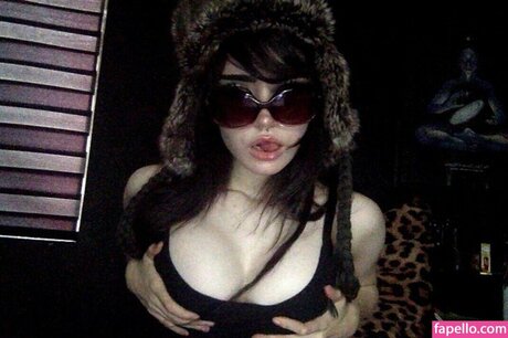 elinoiiddx star adult photos