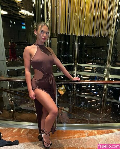 Amy Buck beautiful model pics