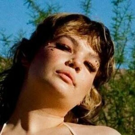 Lola Young free model archive