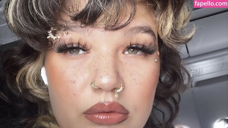 Lola Young star exclusive galleries