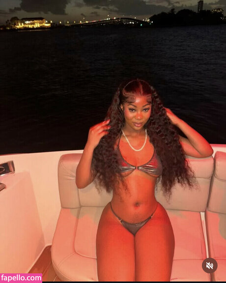 Cairothebiggesst model high quality image