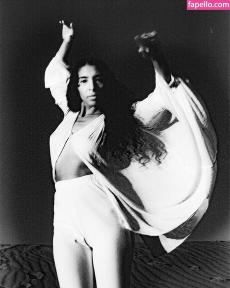 Spellling model high quality pics