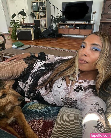 Spellling art model picture