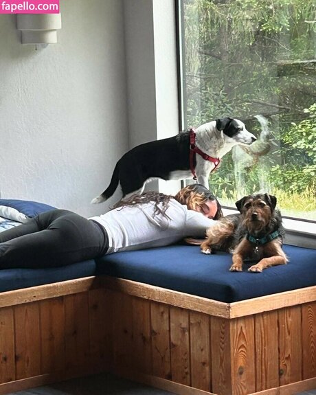 Spellling xxx model pic