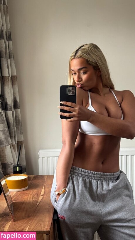 Natalie Gessey exclusive actress picture