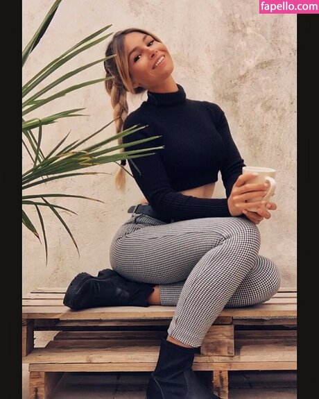 Tslanaxoxo nudes model img