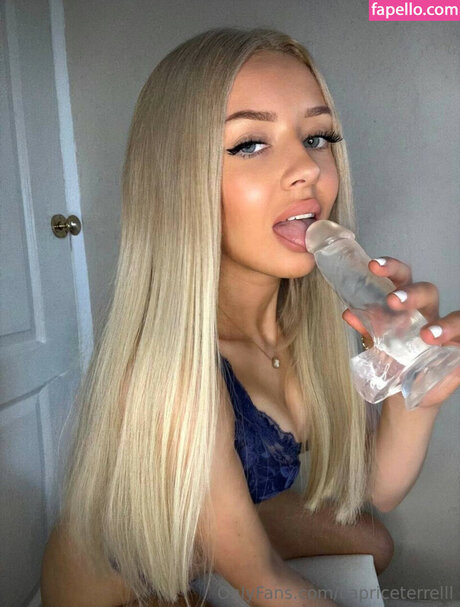 latina blowjob onlyfans art nude gallery