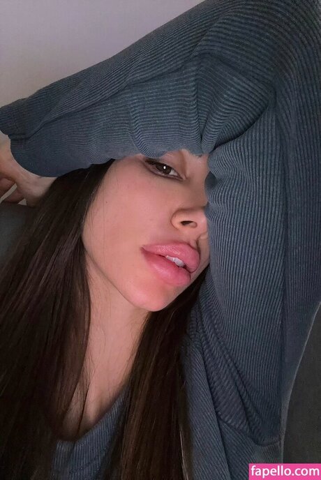 Oriana Tubiolo sexy model gallery