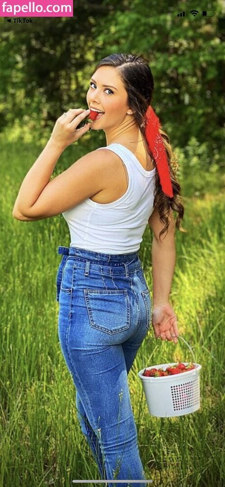 Sydney Segars pornstar nude pics