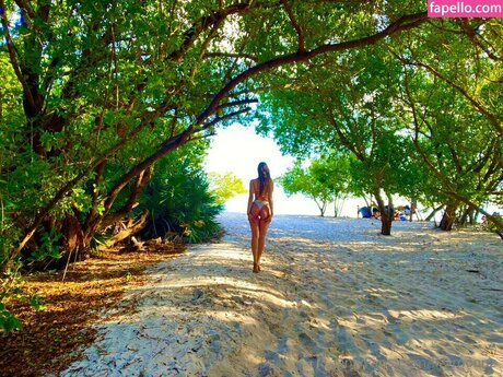 Liz Moonz art pornstar pictures