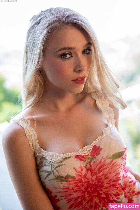 Anne Desire model images