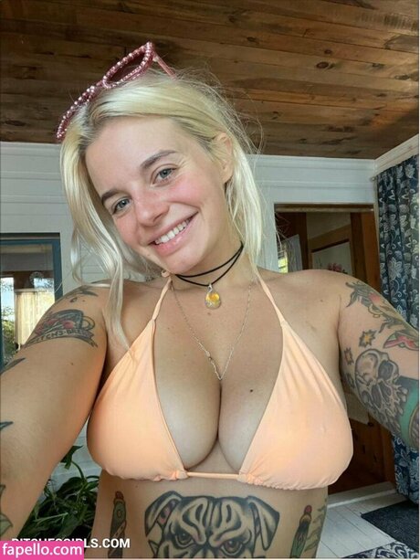 Emily Sedona porn model pic