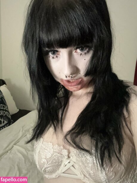 EliseRenee erotic model photos