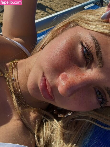 Iris Vallaranii model pornographic images