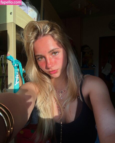 Iris Vallaranii adult star archive