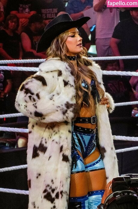 Fallon Henley star beautiful pics