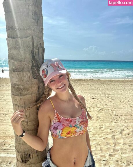 chubby babe onlyfans adult picture