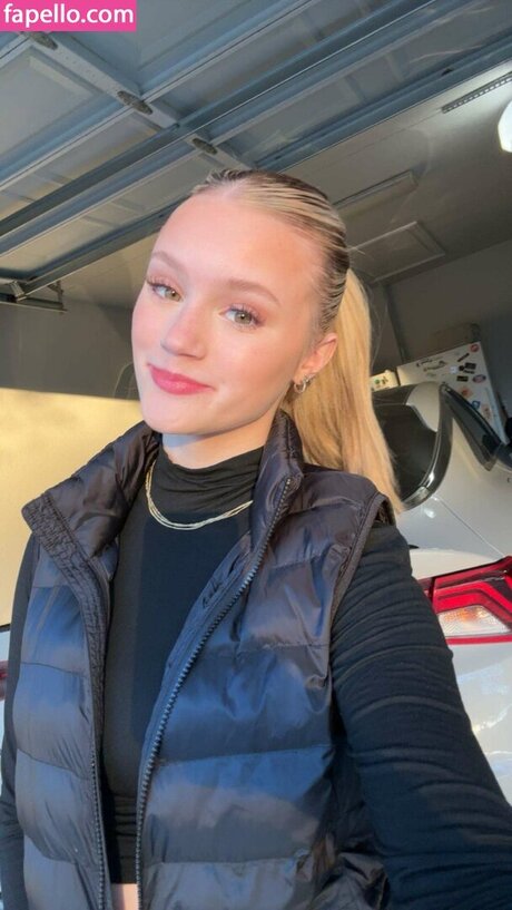 skinny shemale onlyfans nude img