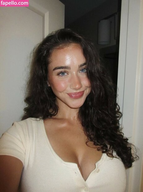 sarahemilyhope star sexy pics