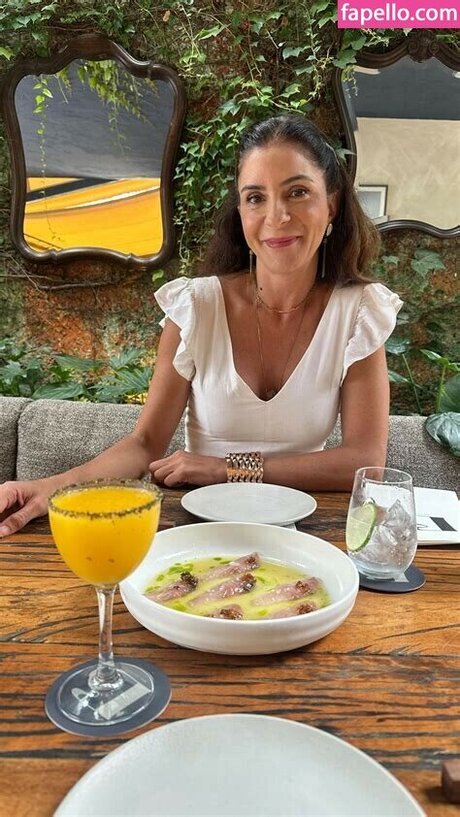 Gigi Vilela hot star pics