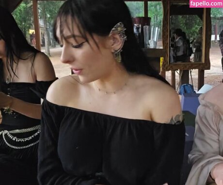 Juliakins hot pornstar photo